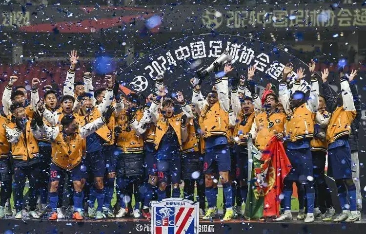 足坛焦点：恒大备战强敌申花，盼取三分
